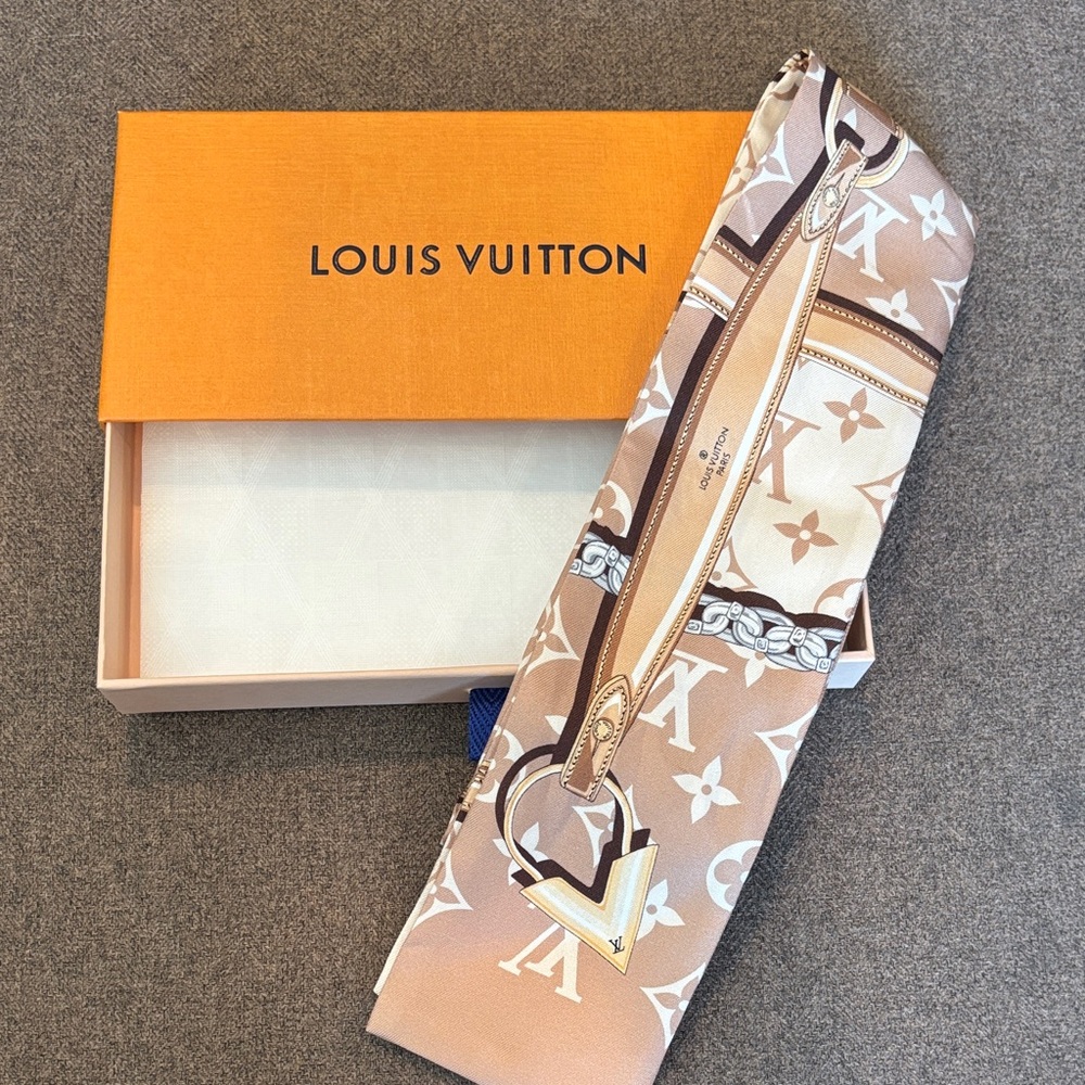 Louis Vuitton Beige and Cream Monogram Scarf